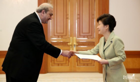 Ambassador Pogosyan Handed His Credentials to the President of the Republic of Korea